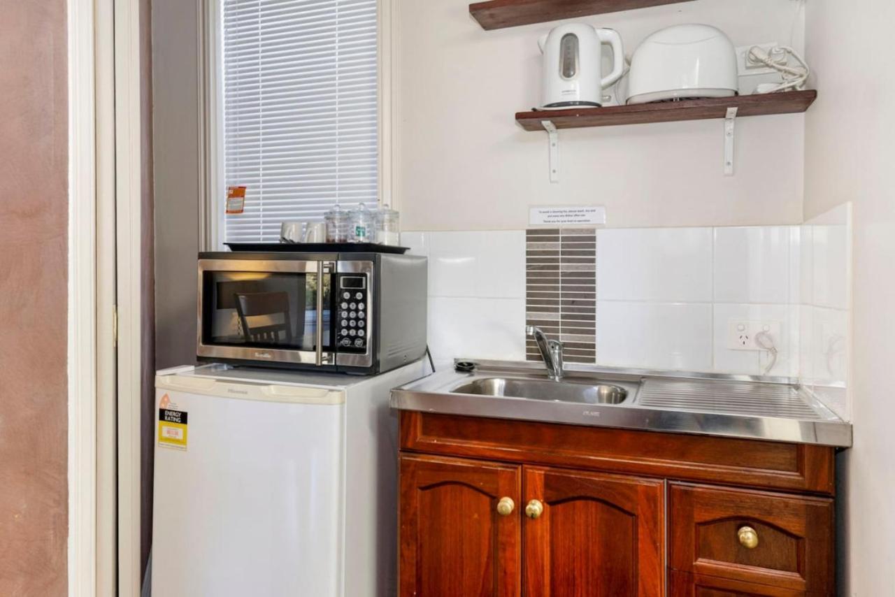 Inn The Tuarts Guest Lodge Wonnerup Eksteriør billede