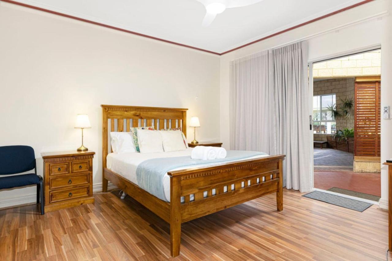 Inn The Tuarts Guest Lodge Wonnerup Eksteriør billede
